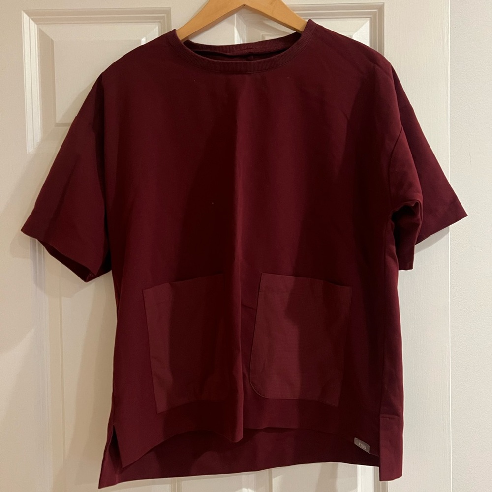 FIGS women’s crew neck scrub top. Medium